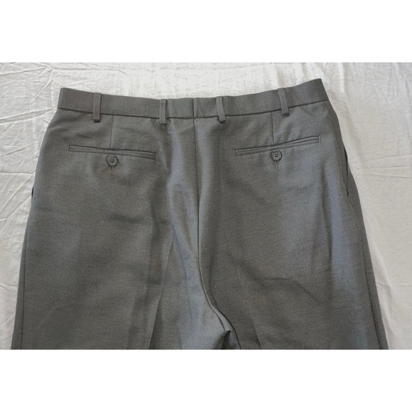 IZOD Flat Front Microfiber Easy Care Chino Pants. Gray. Men's 35X34, EUC!! - Picture 9 of 9